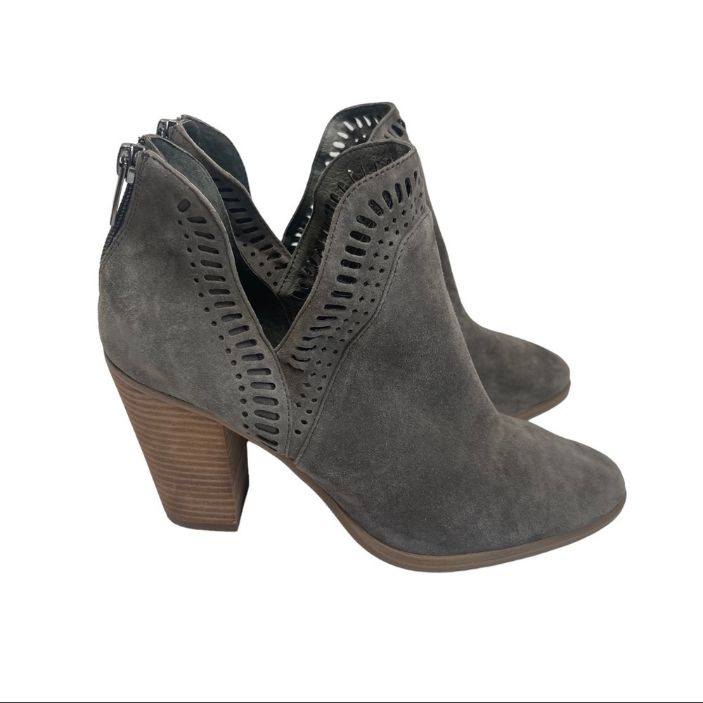 Vince Camuto Grey Suede Cutout Ankle Fashion Trendy Boots Booties Size 9